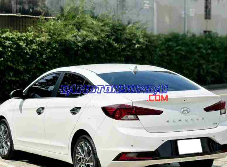 Cần bán gấp xe Hyundai Elantra 2.0 AT năm 2021, màu Trắng, Số tự động