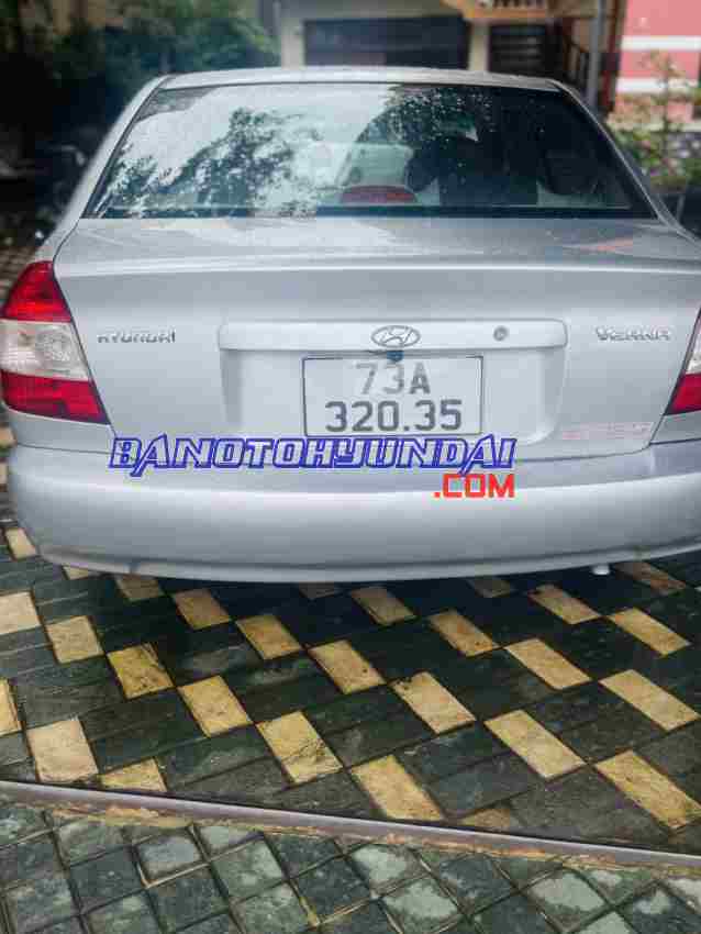 Cần bán xe Hyundai Verna 1.5 MT màu Bạc 2009