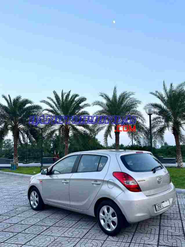 Cần bán xe Hyundai i20 1.4 AT 2011 Số tự động màu Bạc