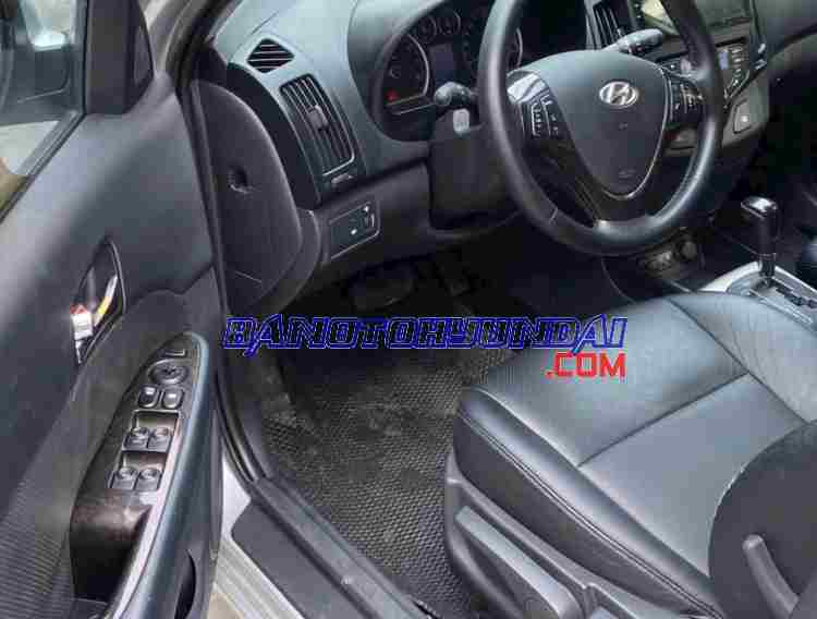 Cần bán gấp Hyundai i30 CW 1.6 AT 2009 - Xe đẹp - Giá tốt