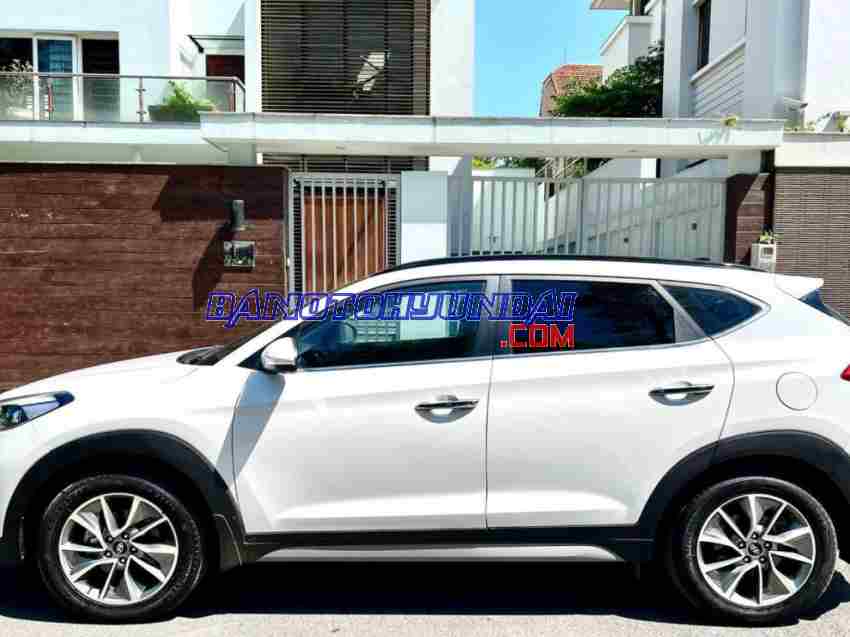 Cần bán gấp Hyundai Tucson 2.0 ATH đời 2018, màu Trắng