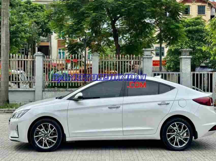 Cần bán gấp Hyundai Elantra 2.0 AT năm 2021 giá cực tốt