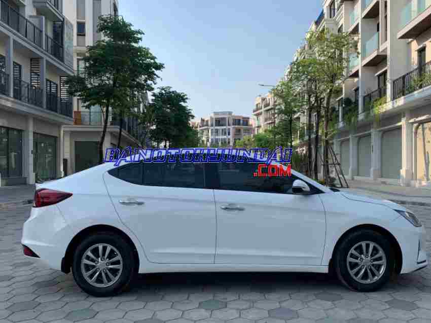 Cần bán xe Hyundai Elantra 1.6 MT màu Trắng 2021