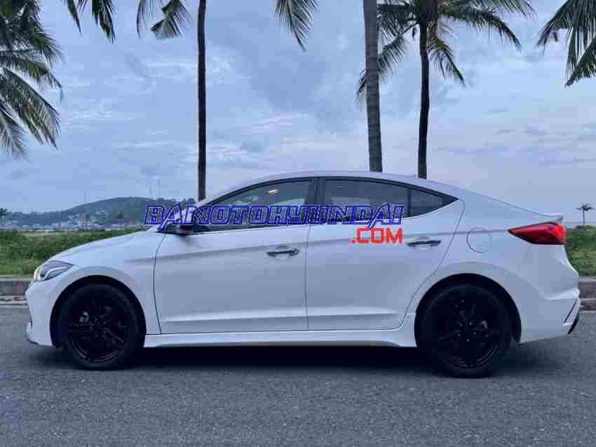 Cần bán Hyundai Elantra Sport 1.6 AT Máy xăng 2018 màu Trắng