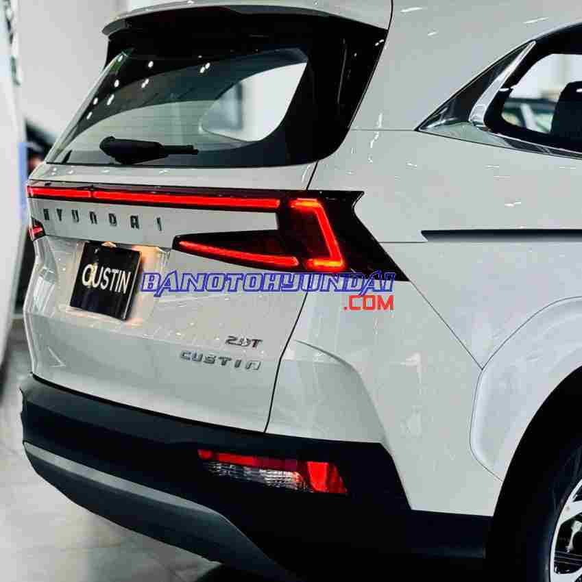 Hyundai Custin Cao Cấp 2.0T Máy xăng model 2024