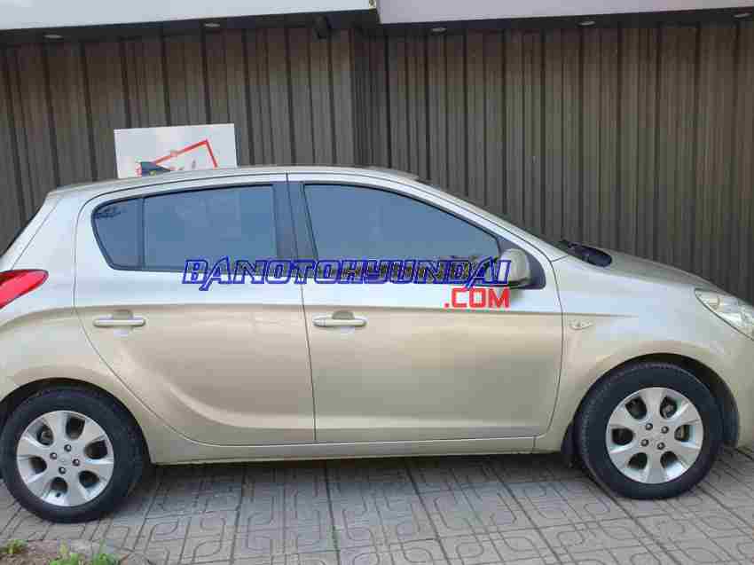 Cần bán gấp Hyundai i20 1.4 AT đời 2011, màu Vàng