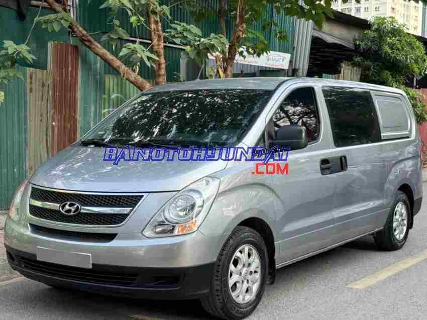 Hyundai Grand Starex Van 2.5 MT năm 2014 cần bán