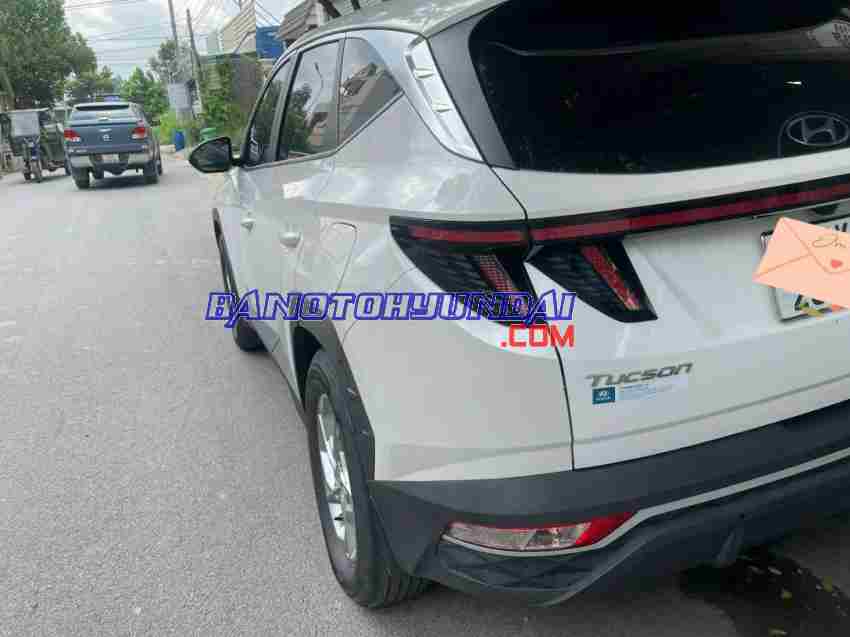 Cần bán gấp xe Hyundai Tucson 2.0 AT Tiêu chuẩn 2022 màu Trắng