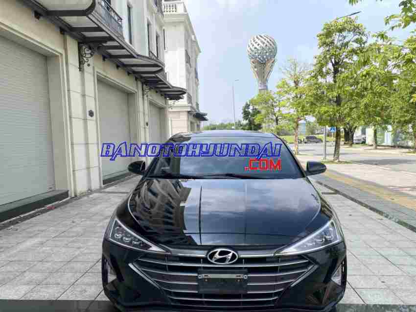 Cần bán gấp Hyundai Elantra 2.0 AT đời 2021, màu Đen