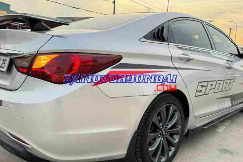 Cần bán Hyundai Sonata 2.0 AT Máy xăng 2010 màu Bạc