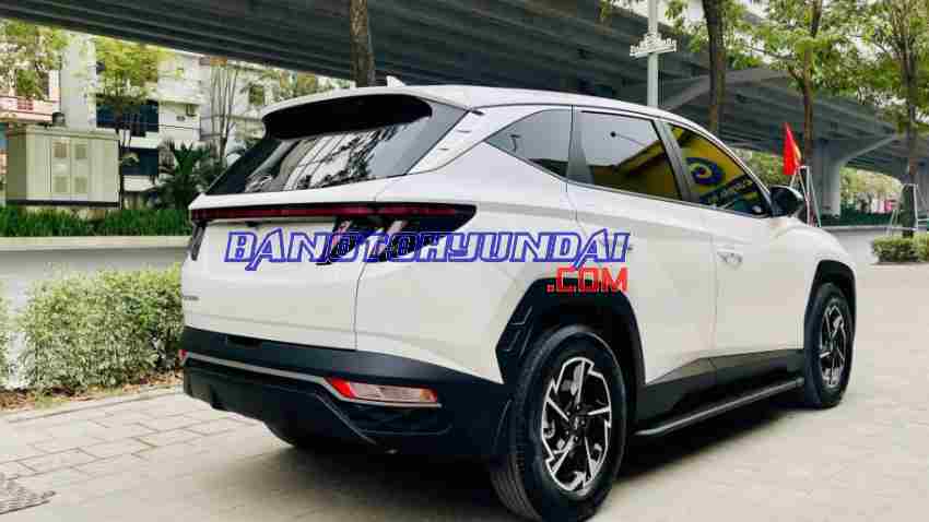 Cần bán gấp xe Hyundai Tucson 2.0 AT Tiêu chuẩn 2022 màu Trắng