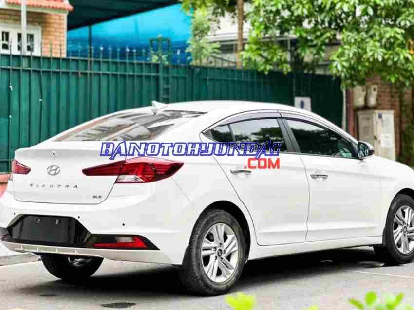 Cần bán gấp xe Hyundai Elantra 1.6 AT năm 2021, màu Trắng, Số tự động