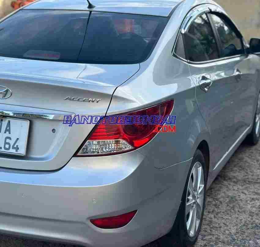 Cần bán gấp Hyundai Accent 1.4 AT đời 2012, màu Bạc