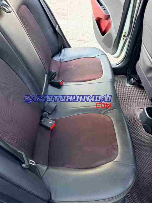 Cần bán gấp xe Hyundai i10 Grand 1.2 AT năm 2017, màu Trắng, Số tự động