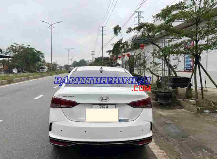 Cần bán gấp Hyundai Accent 1.4 AT Đặc Biệt đời 2021, màu Trắng