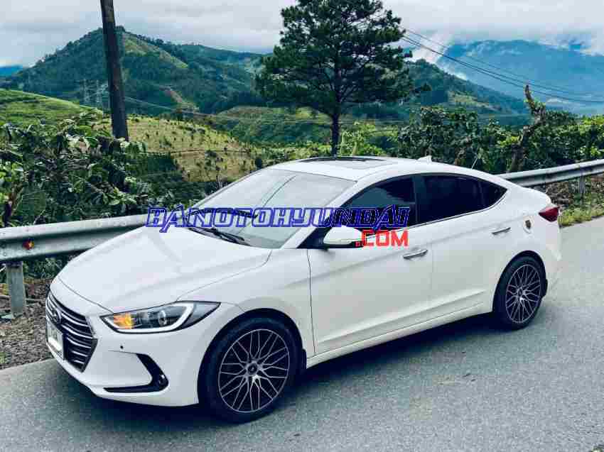 Xe Hyundai Elantra 2.0 AT đời 2018 đẹp bán gấp