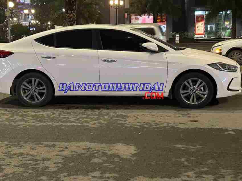 Cần bán gấp xe Hyundai Elantra 1.6 AT 2019 màu Trắng