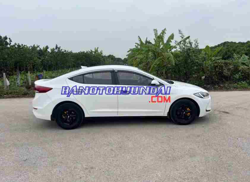 Cần bán xe Hyundai Elantra 1.6 MT 2017 Số tay