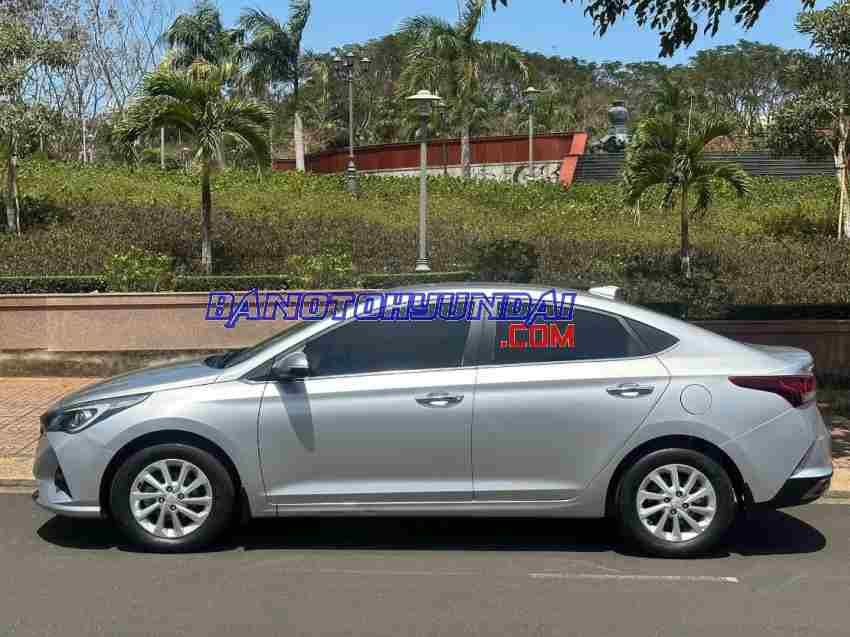 Cần bán gấp Hyundai Accent 1.4 AT đời 2021, màu Bạc