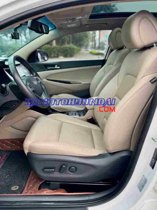 Cần bán gấp xe Hyundai Tucson 2.0 ATH năm 2017, màu Trắng, Số tự động