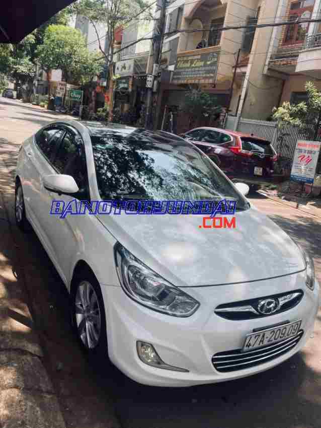 Cần bán xe Hyundai Accent 1.4 AT năm 2011 màu Trắng cực đẹp