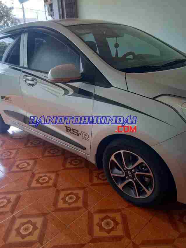 Cần bán Hyundai i10 Grand 1.0 AT Máy xăng 2017 màu Bạc