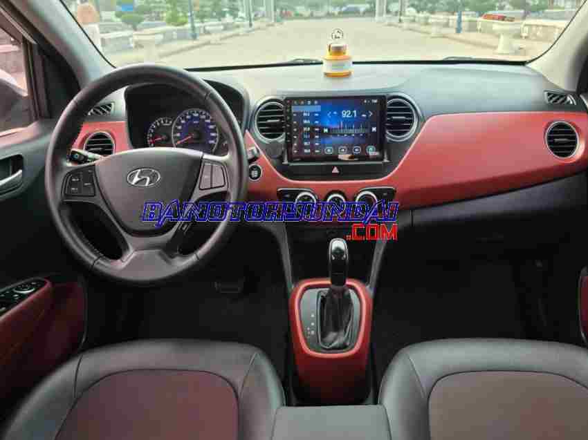 Cần bán xe Hyundai i10 Grand 1.2 AT năm 2016 màu Bạc cực đẹp