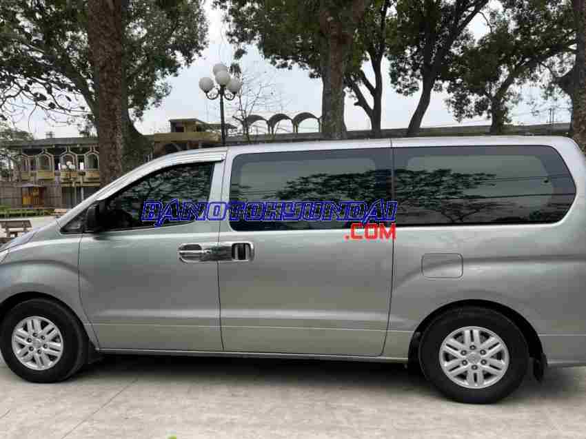 Cần bán xe Hyundai Grand Starex 2.5 MT 2016 Số tay màu Bạc