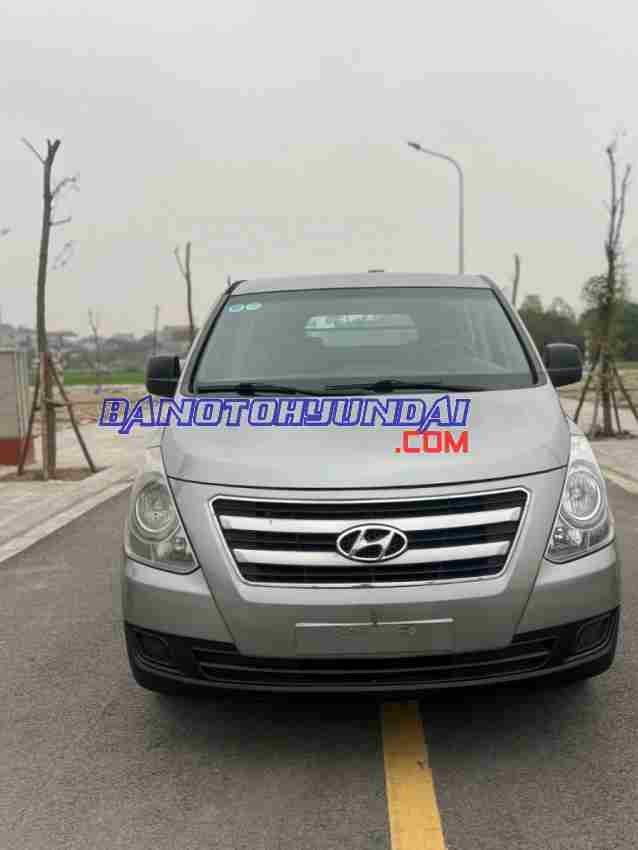 Cần bán gấp xe Hyundai Grand Starex Van 2.5 MT năm 2015, màu Bạc, Số tay