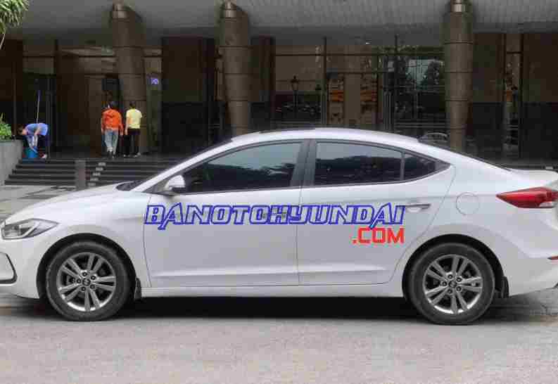 Cần bán gấp xe Hyundai Elantra 1.6 AT năm 2016, màu Trắng, Số tự động