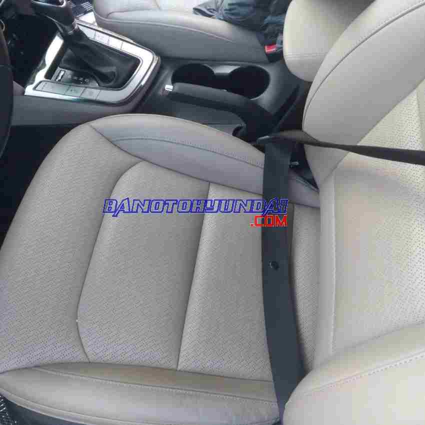 Cần bán gấp xe Hyundai Elantra 2.0 AT 2020 màu Trắng