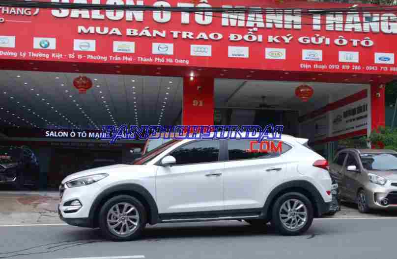 Cần bán gấp xe Hyundai Tucson 2.0 AT 2018 màu Trắng