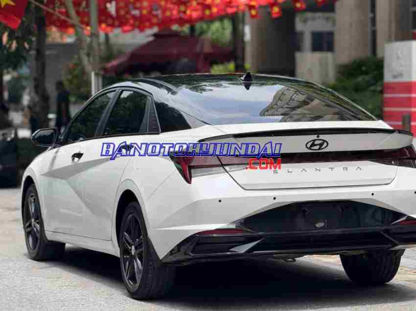 Cần bán gấp xe Hyundai Elantra 1.6 AT Đặc biệt 2022 màu Trắng