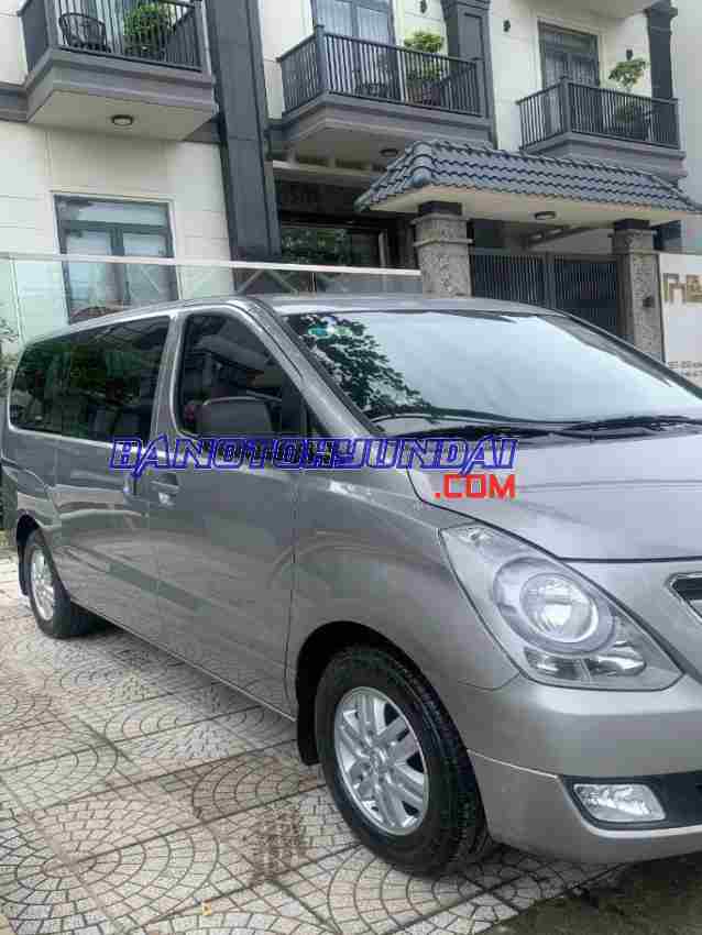 Hyundai Grand Starex 2.5 MT 2017 giá cực tốt
