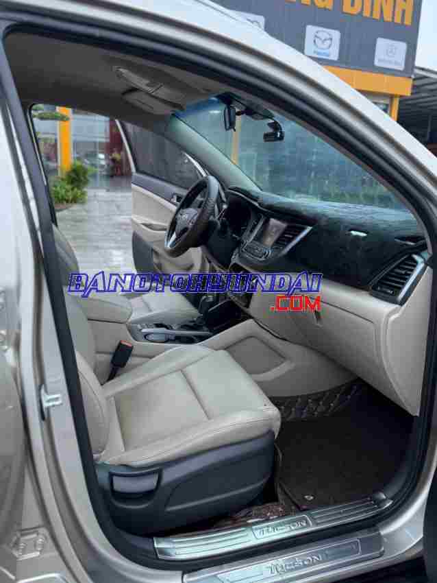 Bán Hyundai Tucson 2.0 AT, màu Vàng, Máy xăng, 2018