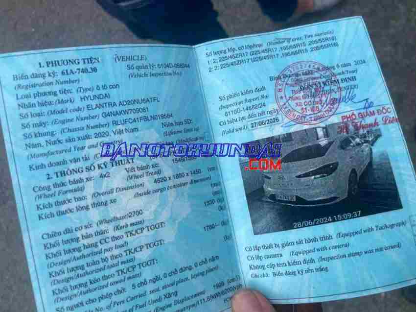 Cần bán gấp Hyundai Elantra 2.0 AT đời 2020, màu Trắng