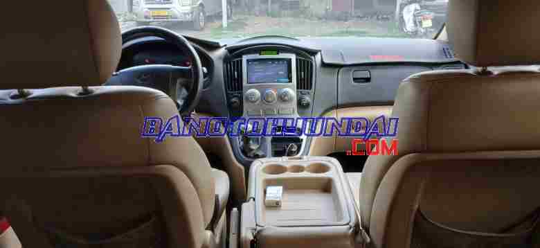 Bán Hyundai Grand Starex 2.4 MT, màu Ghi, Máy xăng, 2013
