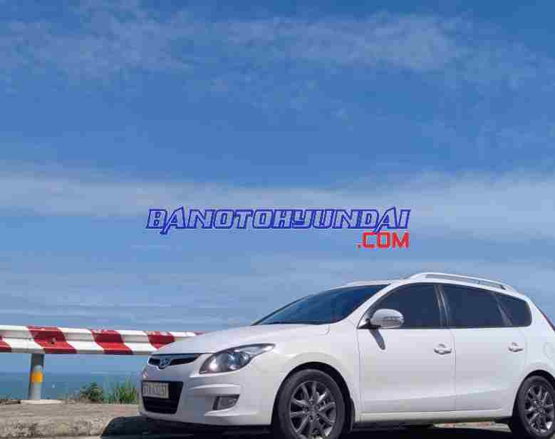 Cần bán gấp xe Hyundai i30 CW 1.6 AT 2011 màu Bạc