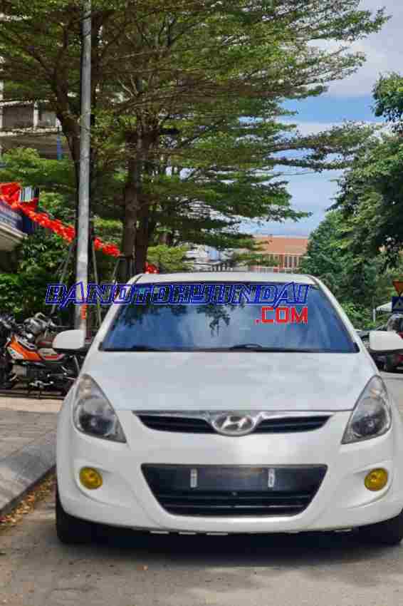 Cần bán Hyundai i20 1.4 AT Máy xăng 2011 màu Trắng