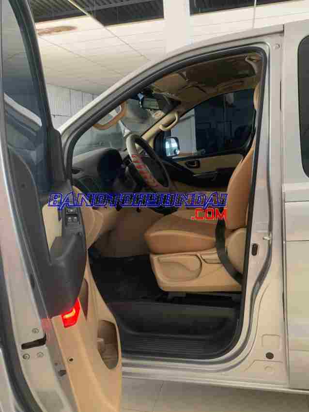 Hyundai Grand Starex 2.5 MT 2017 giá cực tốt