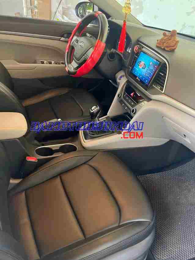Hyundai Elantra 1.6 MT 2017 giá cực tốt