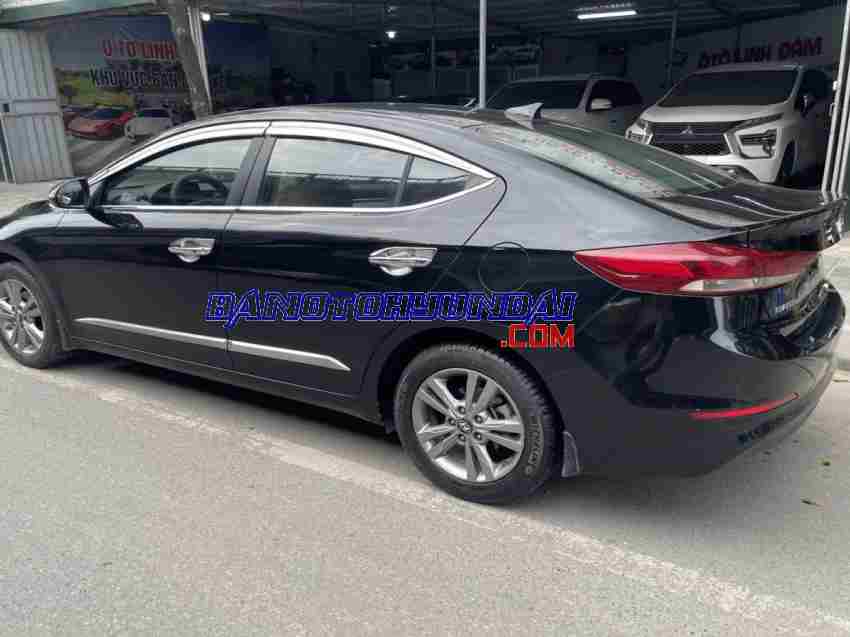 Cần bán gấp xe Hyundai Elantra 1.6 AT 2018 màu Đen