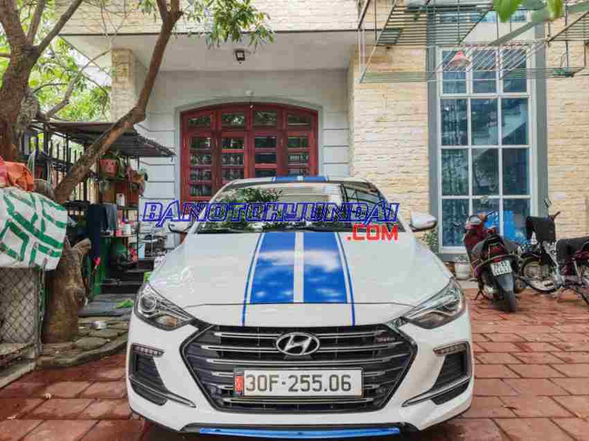 Cần bán gấp xe Hyundai Elantra Sport 1.6 AT năm 2018, màu Trắng, Số tự động