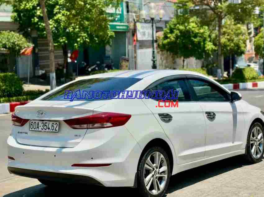 Cần bán Hyundai Elantra 2.0 AT Máy xăng 2016 màu Trắng