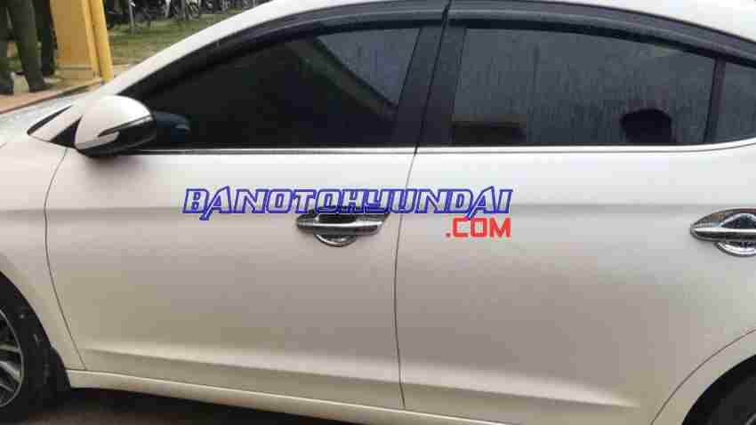 Cần bán Hyundai Elantra 2.0 AT 2019, xe đẹp giá rẻ bất ngờ