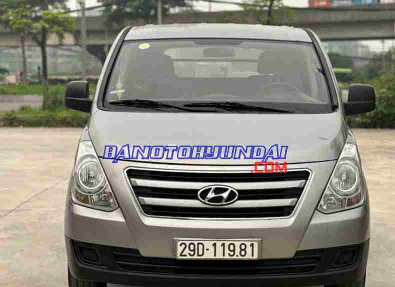 Hyundai Grand Starex 2017 Van Minivan màu Bạc
