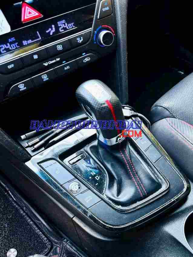 Xe Hyundai Elantra Sport 1.6 AT đời 2018 đẹp bán gấp