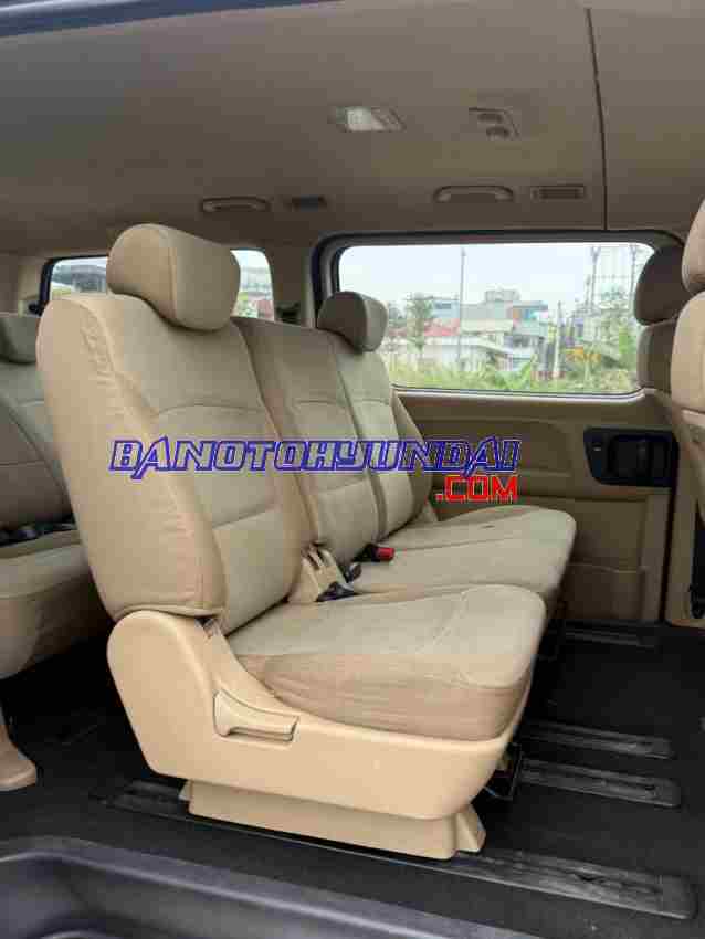 Cần bán Hyundai Grand Starex 2.5 MT Máy dầu 2017 màu Xám