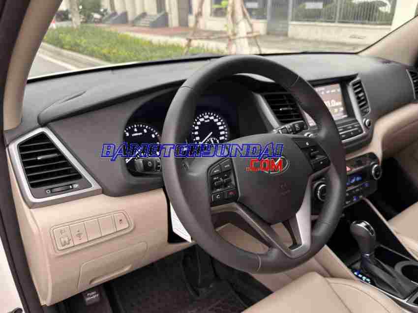 Cần bán gấp Hyundai Tucson 2.0 AT đời 2018, màu Trắng