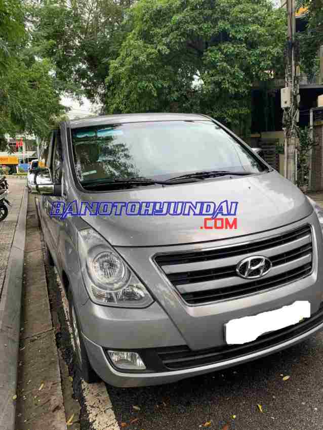 Cần bán xe Hyundai Grand Starex 2.5 MT 2016 Số tay màu Bạc
